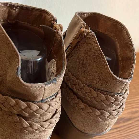 Fall Women’s Ankle Booties Heels Braided Buckle Details Size 8.5 - Picture 9 of 10